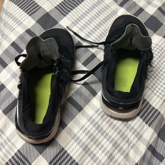 2 size 12 c little boys Nikes, well loved, fair condition - Picture 9 of 11